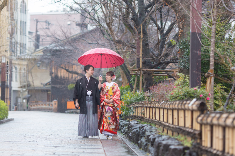 人通りの少ない祇園を散策