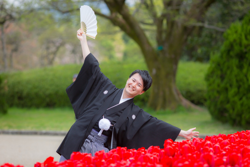 花に埋もれていく新郎様