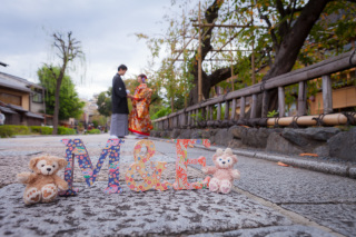 イニシャルウッド。