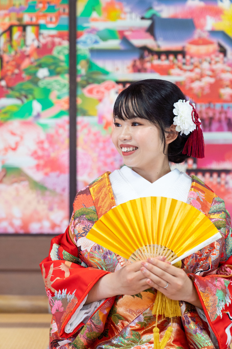 白と赤の髪飾り