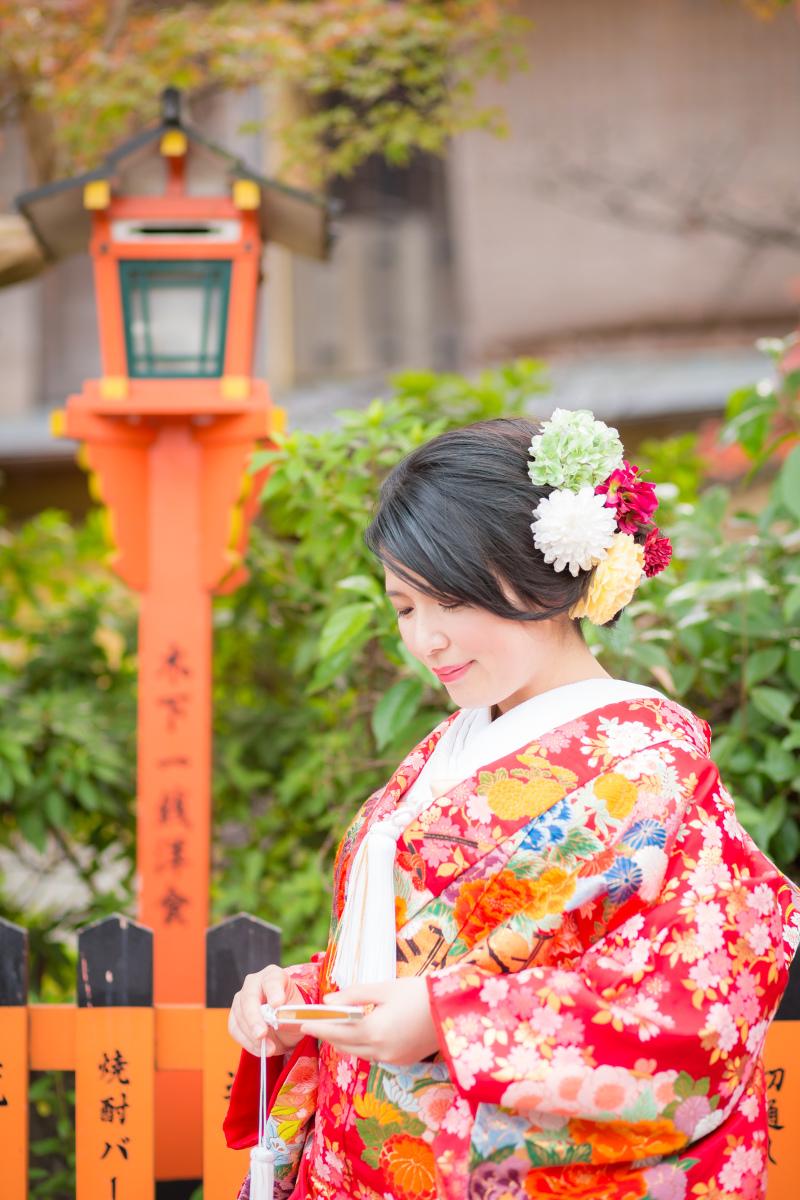 優しく前髪がふりかかって