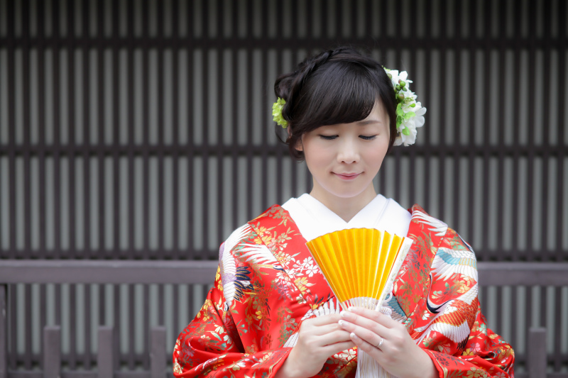 お扇子もちの綺麗な新婦様