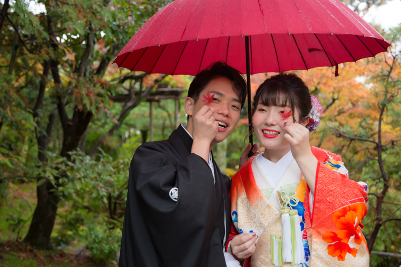 落ち葉を持って。