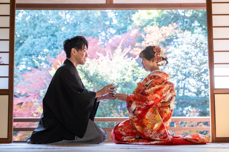 愛を誓う瞬間、特別な指輪に想いを込めて