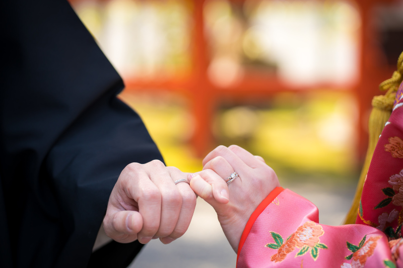 小指と小指で。