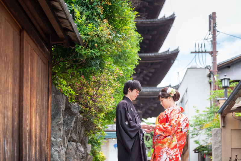 遠くから塔を背景に