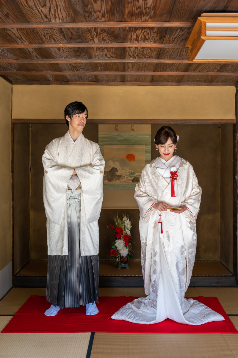 すらりと背の高い新郎様