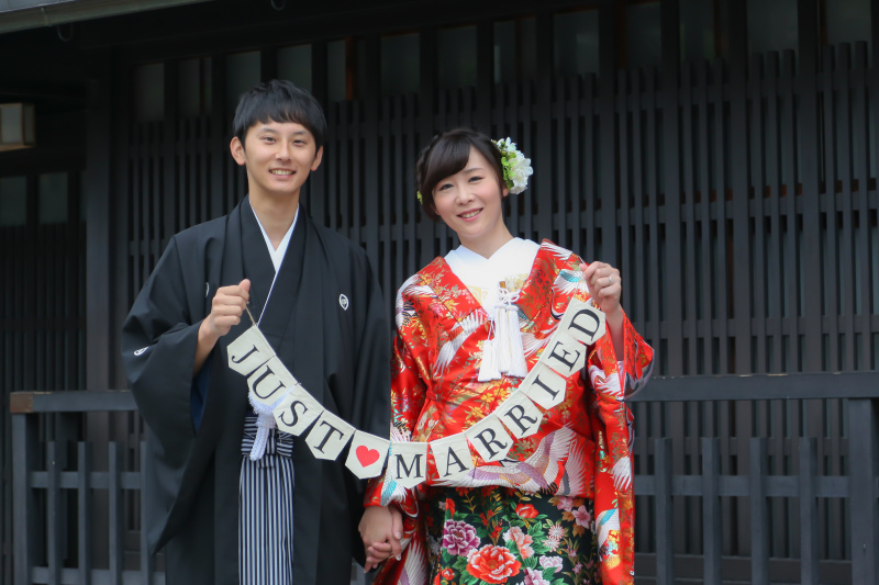 定番のガーランドを持って