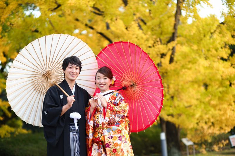 いちょうをバックに。