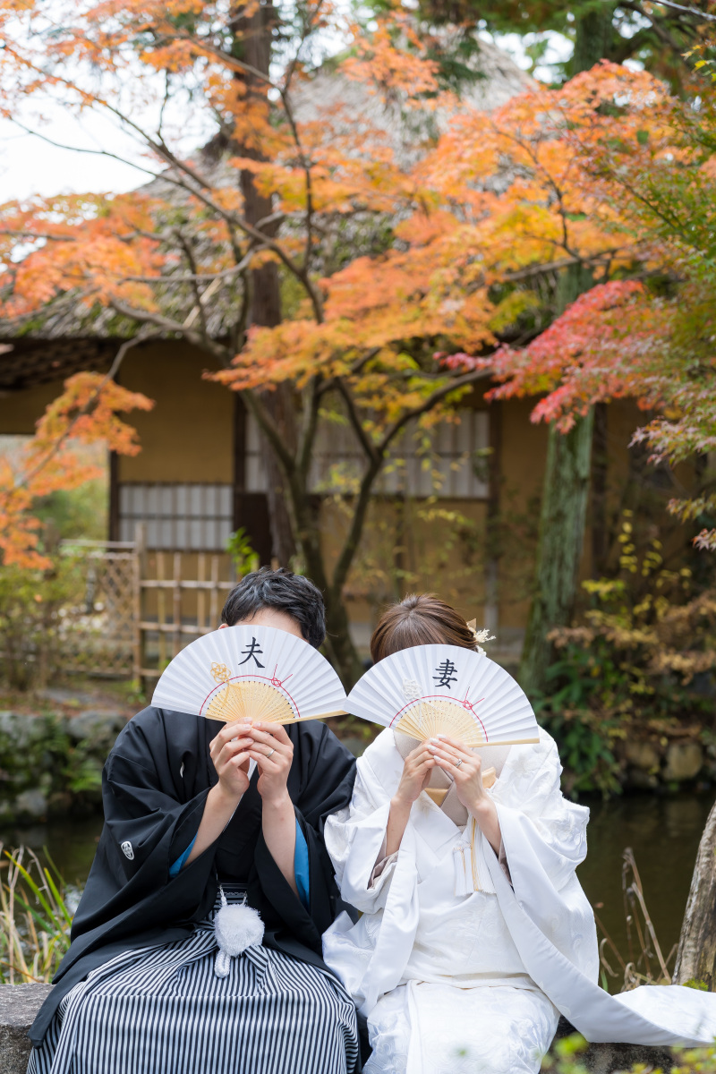 手作りのお扇子を広げて