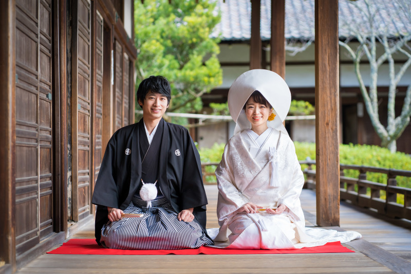 かっちり正座。