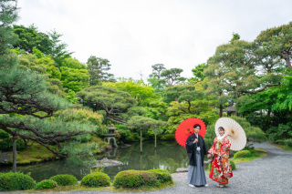 京都らしい祇園とゆっくり撮影できる青紅葉が綺麗な庭園！