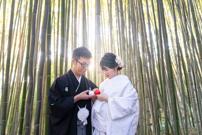 手に持ったお守りを見つめしばしの語らい。