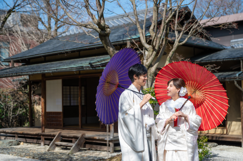 見つめあって微笑みあって