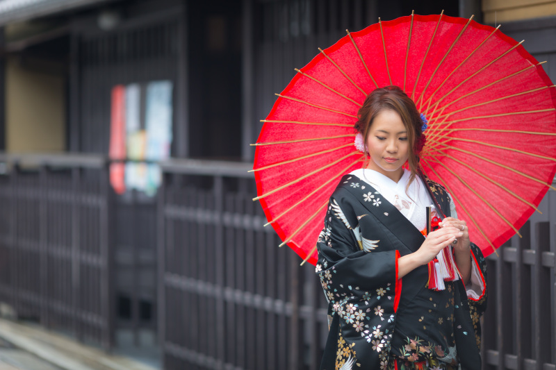 赤傘が映えます。
