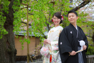 白地の色打掛なら白無垢気分も味わえる！