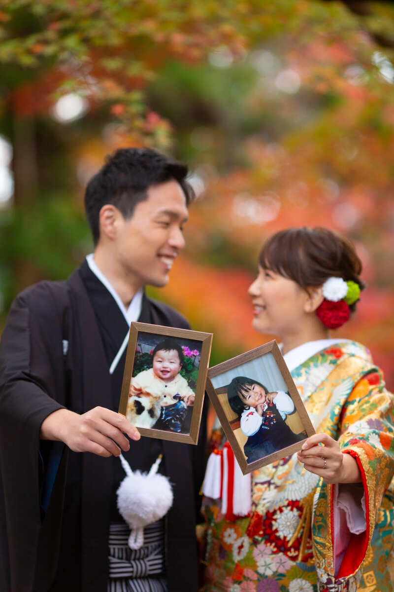 幼少期の写真と共に