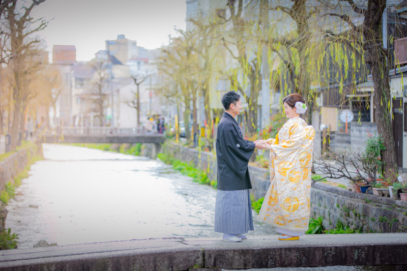 手を取りあって♪