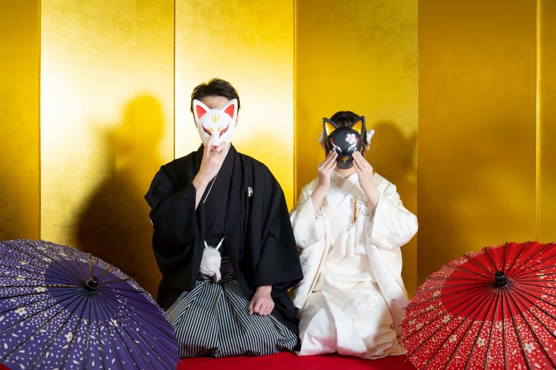 白黒の狐のお面