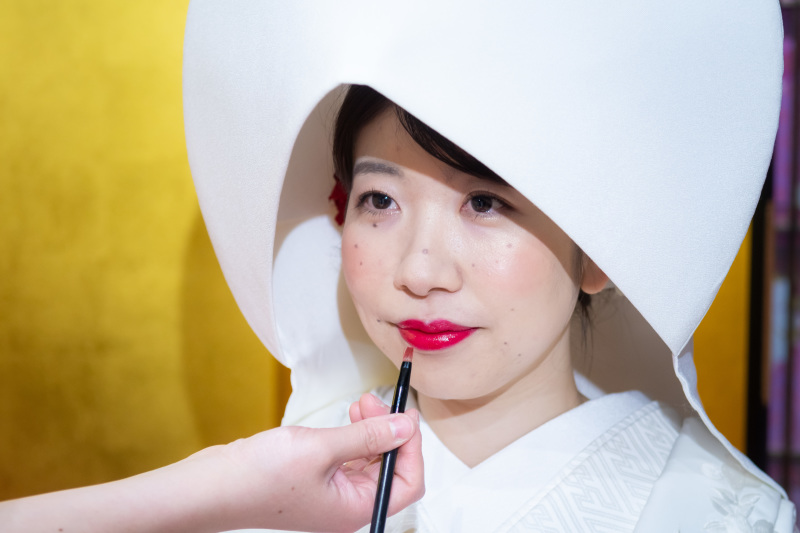 白無垢に羽織替えて。