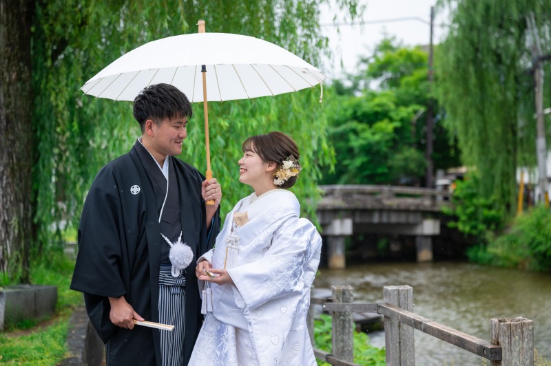 雨の京都東山白川で紡ぐ、和装婚礼の美しき一日