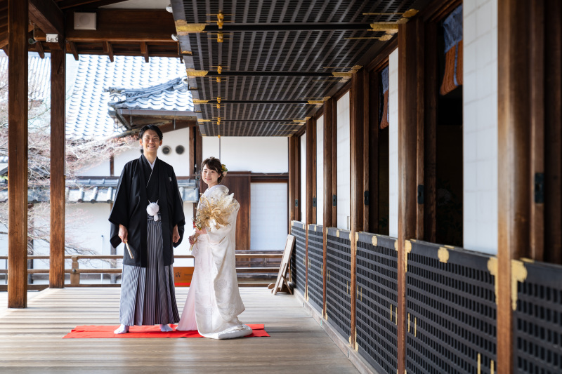 裾引きポーズも