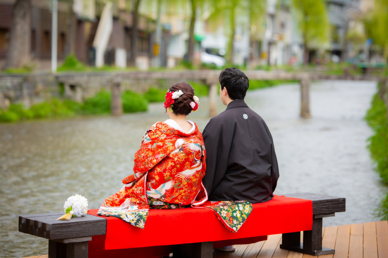 ベンチに座って