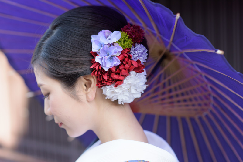 髪飾りも寒色系を入れて