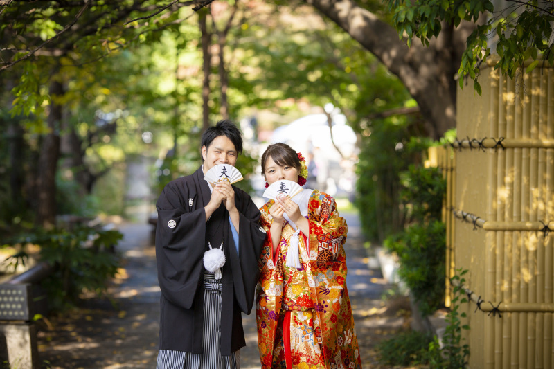 ミニ扇子をもって♡