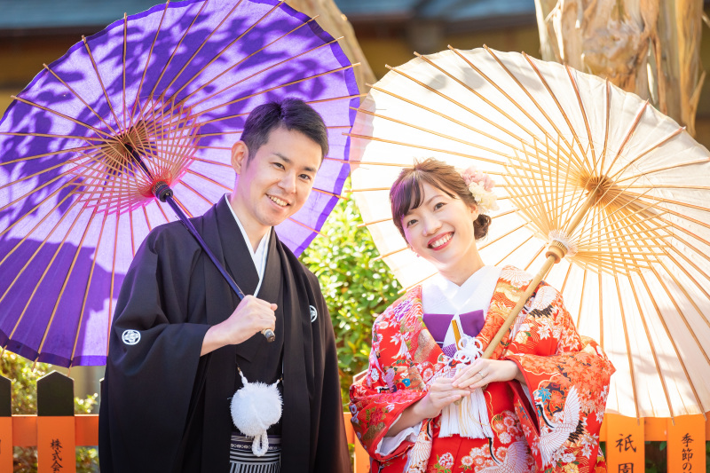 今度はにっこり