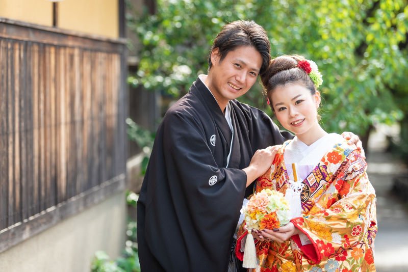 肩に置かれた手