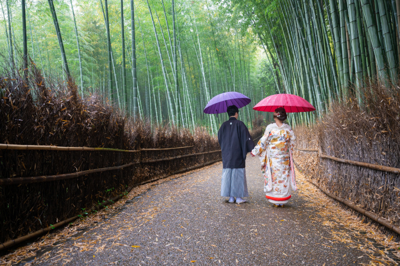 雨煙る嵐山と毘沙門堂