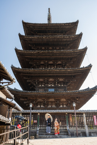 八坂の塔が青空に映える