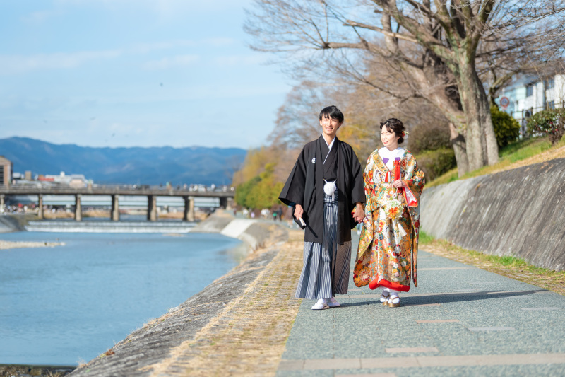 反対を向けば…