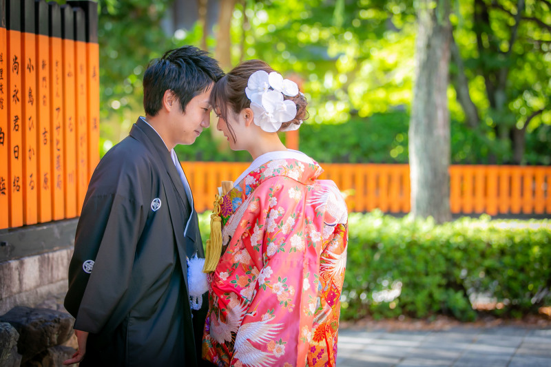 おでことおでこを。