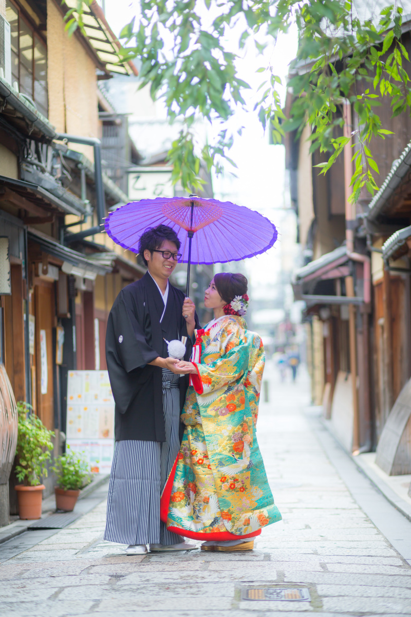 青傘がさらに涼やかな色目をさします。