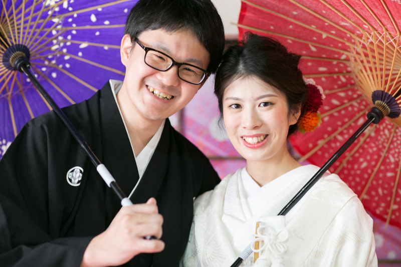 カメラに向かって。