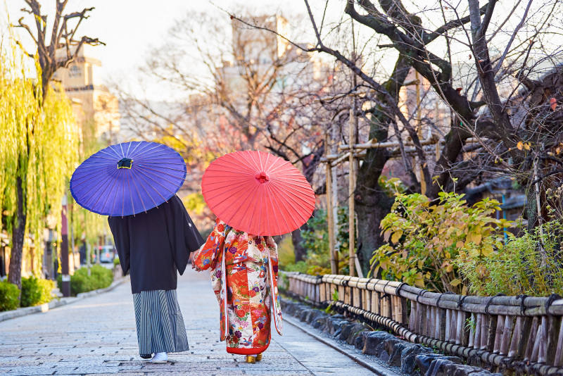 足並みそろえて。