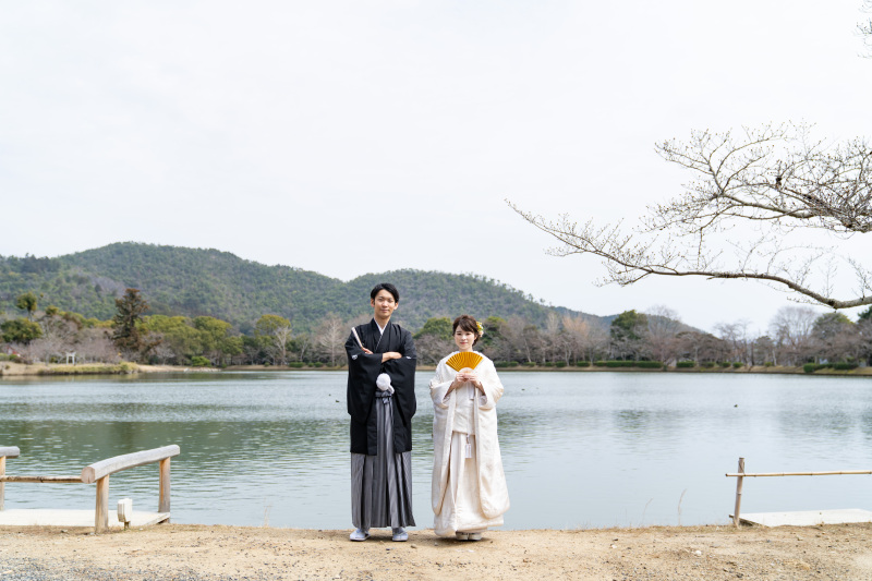 解放感がある大沢池をバックに