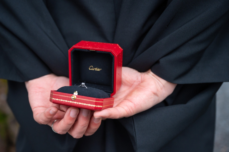 赤い箱が印象的です。