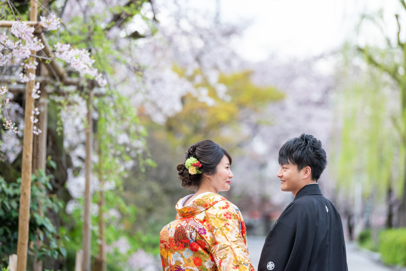 見つめ合って…