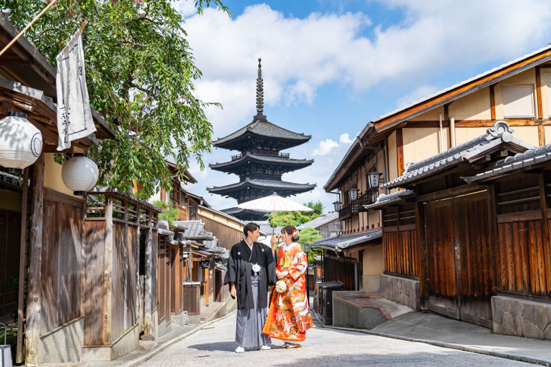 夏の日差しの中で