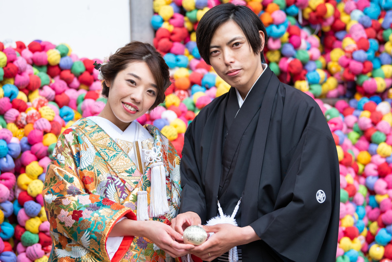 くくり猿をバックに❤