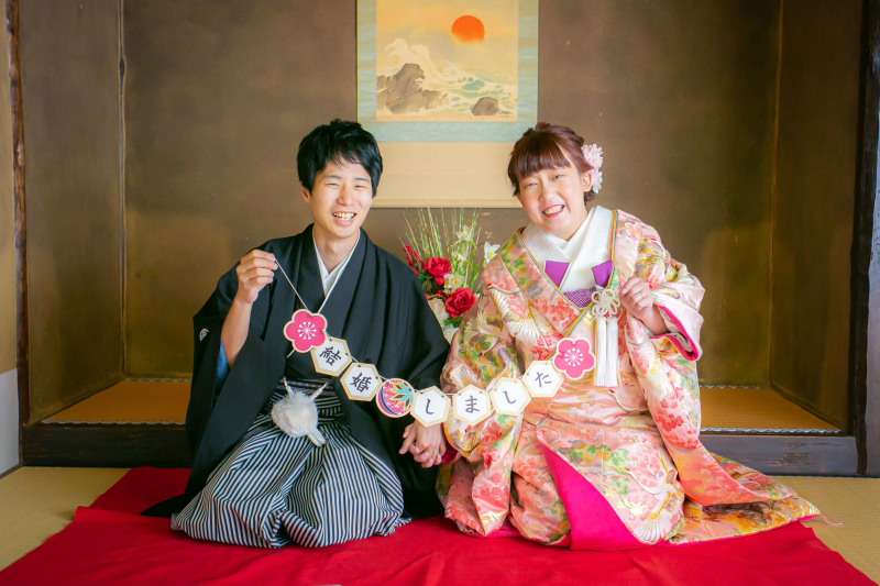 ガーランド持ちで満面の笑顔