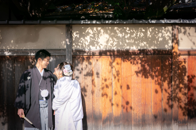 光と影を使って。