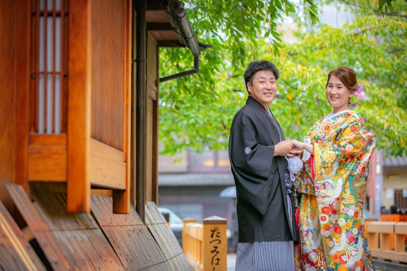 手をとりあって♪