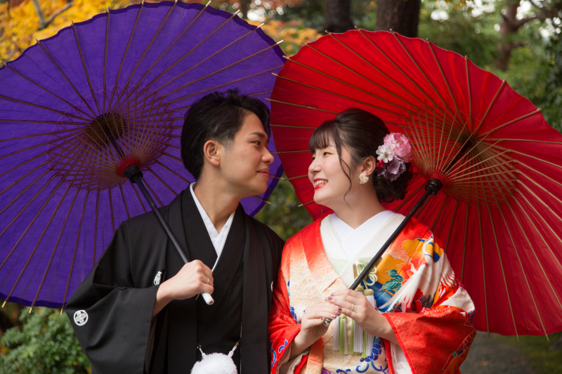 見つめ合って。