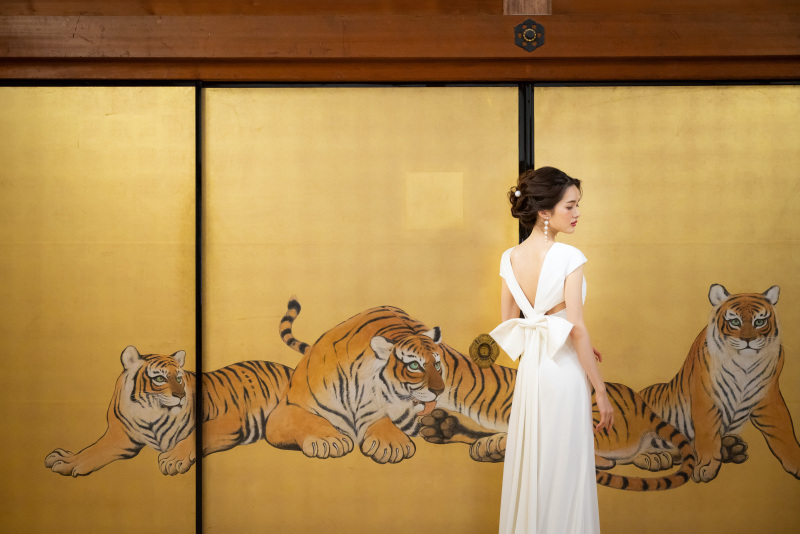 バックの大きなリボン