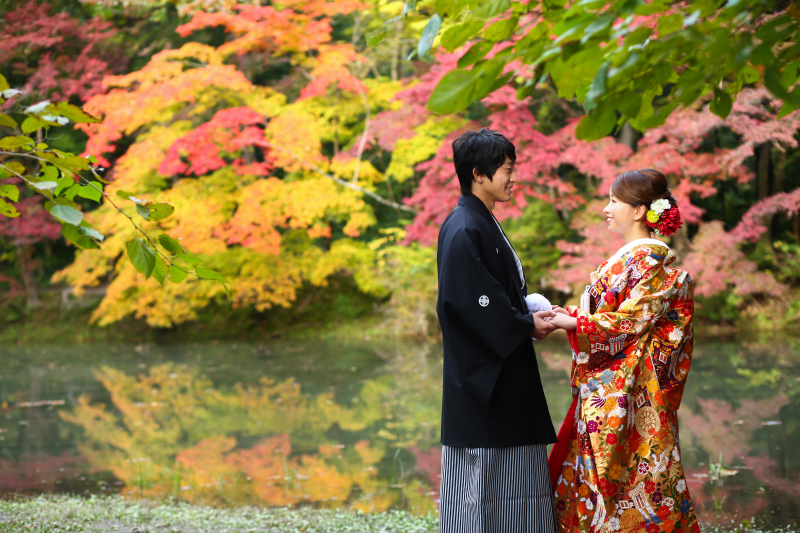 水面にうつる。