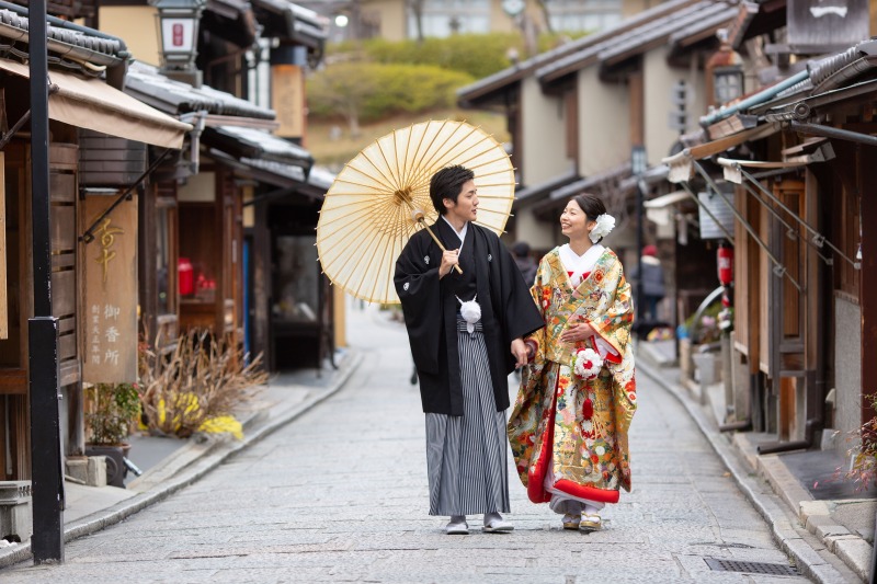 色打掛で京町屋を歩く